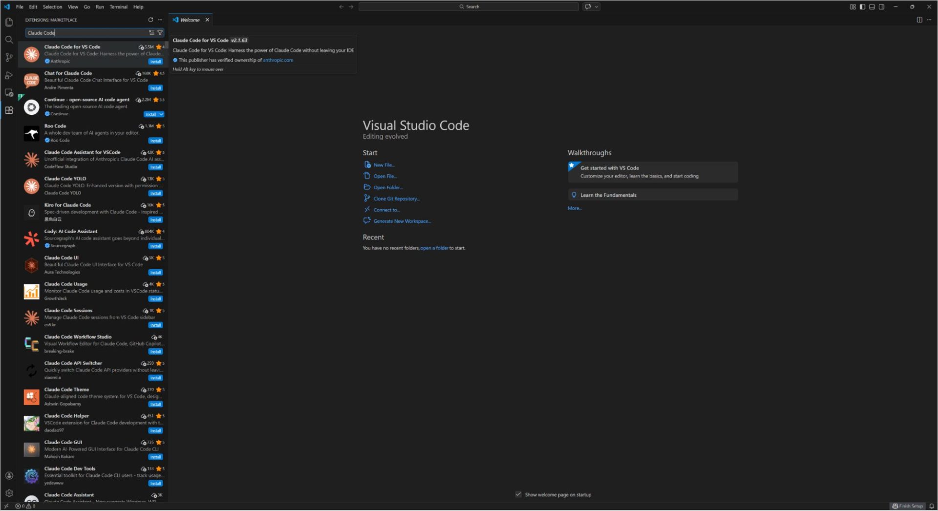 VS Codeの拡張機能Marketplaceで「Claude Code」を検索し、複数の関連拡張機能が表示された画面