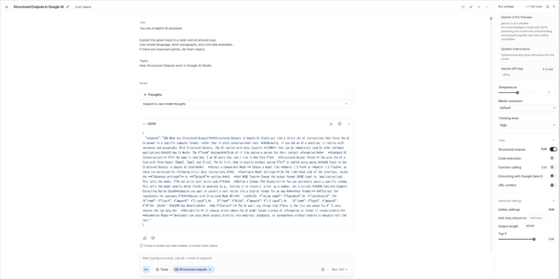 Google AI StudioのPlayground画面でStructured outputsが有効になり、JSONスキーマに沿った回答が出力された状態