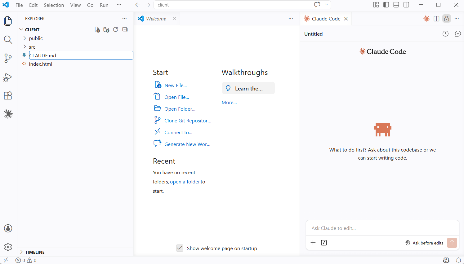 VSCodeのエクスプローラーにCLAUDE.mdファイルが作成された状態。左サイドバーのファイルツリーにCLAUDE.mdが表示されている