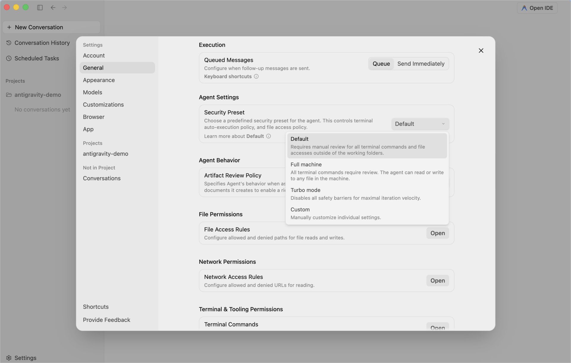 Antigravity 2.0のSettingsでSecurity PresetがDefaultになり、Full machine・Turbo mode・Customの選択肢が開いた画面